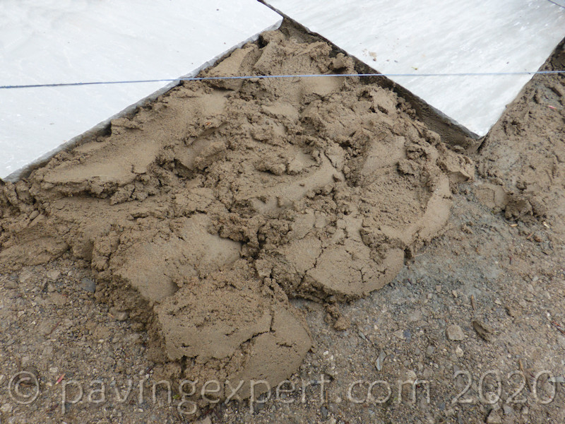 what mix of sand and cement for laying slabs