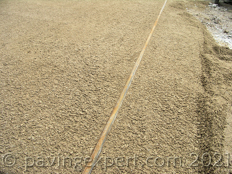 square section screed rail